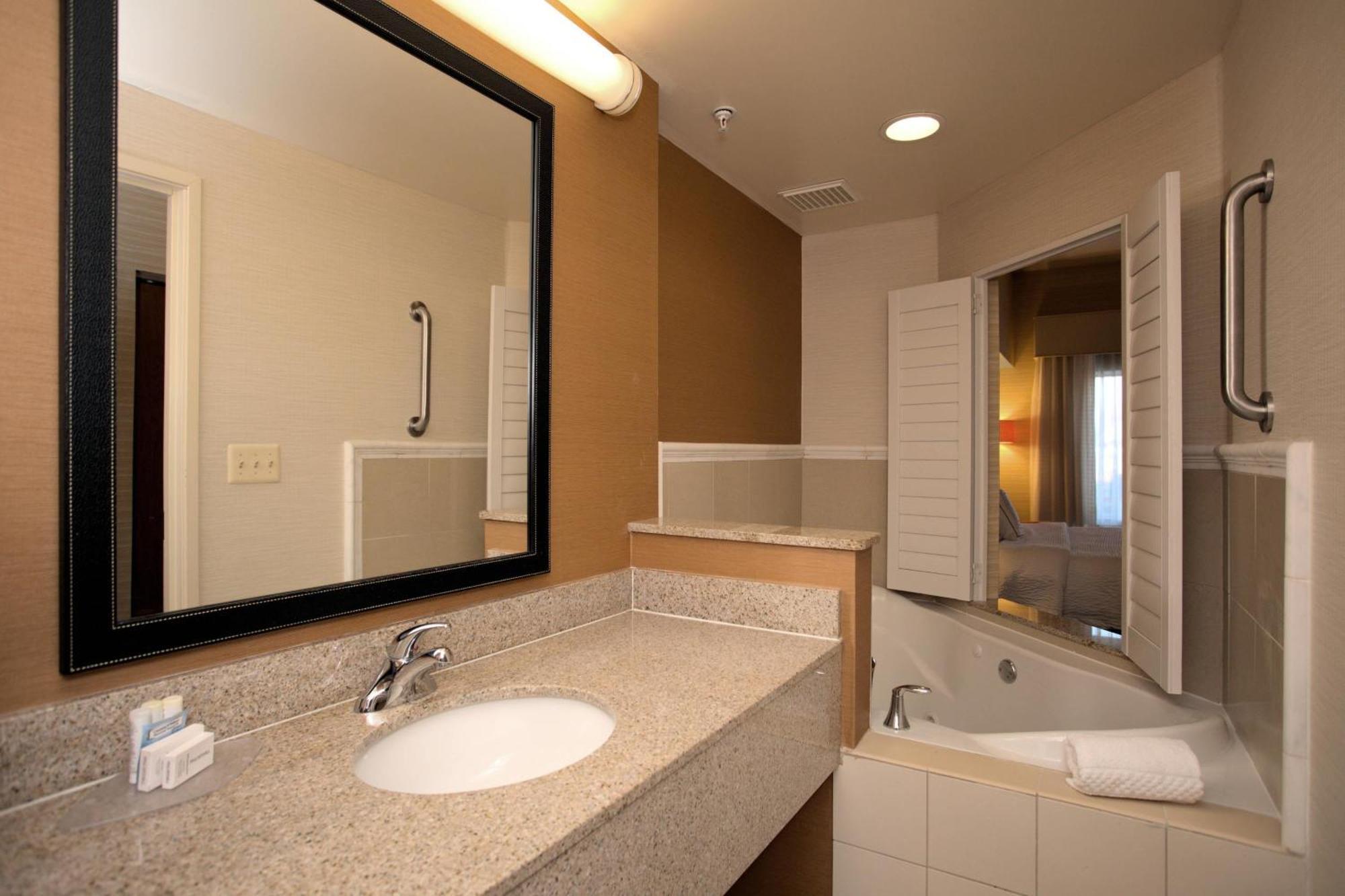 Fairfield Inn & Suites By Marriott Edison - South Plainfield Exterior photo
